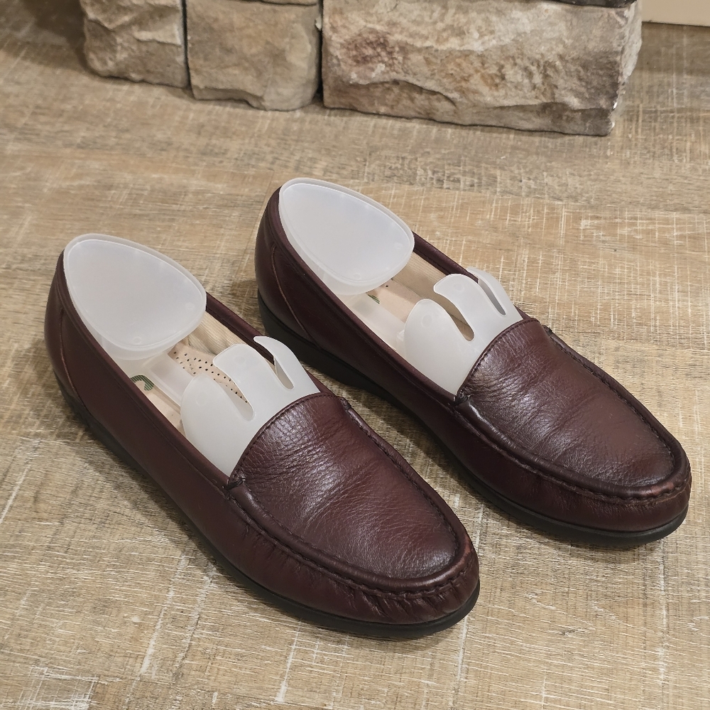 SAS Simplify Antique Slip-On Loafers Size 8.5 N